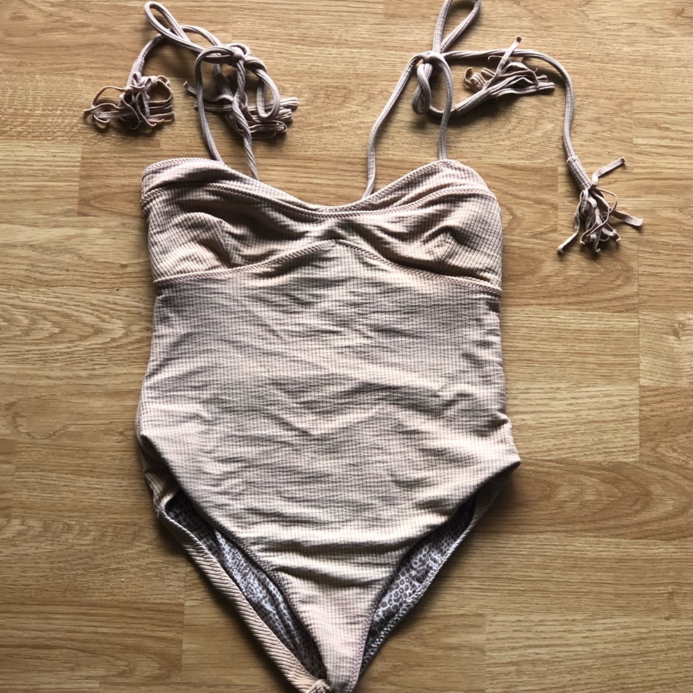 Acacia one piece
